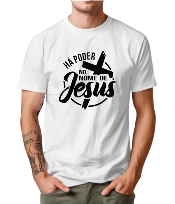 Camiseta  Personalizada  Há poder no nome de  Jesus 